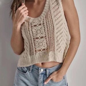 DKNY Jeans Y2K Cropped Floral Crochet Open Knit Scoop Neck Top size medium